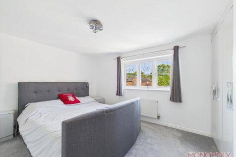 MAIN BEDROOM