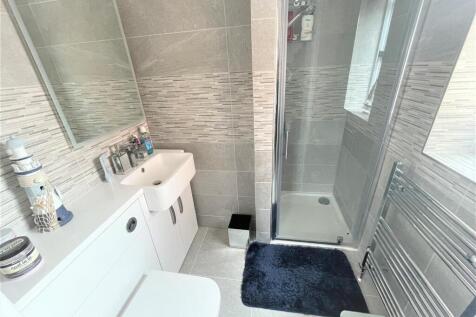EN SUITE SHOWER ROOM