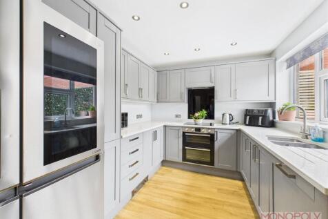 KITCHEN/ BREAKFAST ROOM