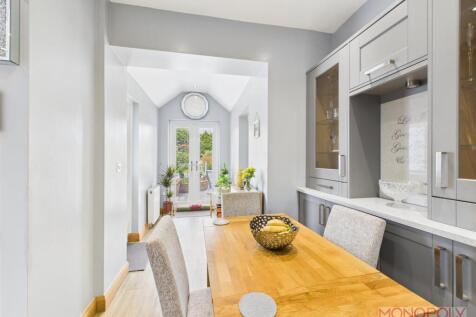 KITCHEN/ BREAKFAST ROOM