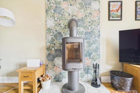 FEATURE LOG BURNER