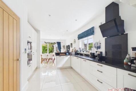 OPEN PLAN KITCHEN/ BREAKFAST ROOM