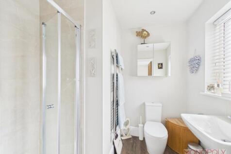 EN SUITE SHOWER ROOM