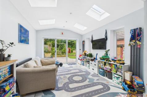 OPEN PLAN KITCHEN/ DINING /LIVING ROOM
