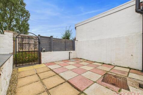 CAM04439G0-PR0129-STILL014.jpg