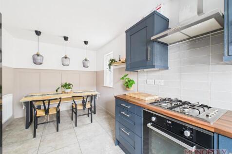 KITCHEN/ DINING ROOM