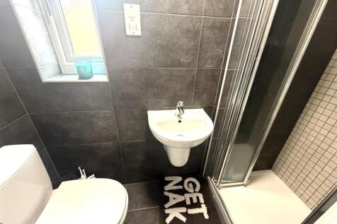 ENSUITE SHOWER ROOM