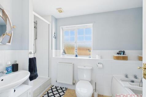 EN SUITE BATHROOM