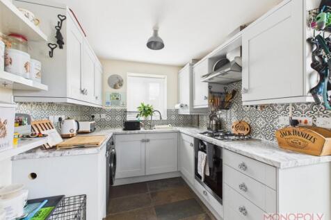 KITCHEN/ DINING ROOM