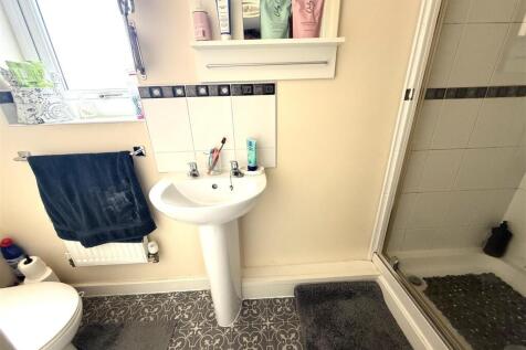EN SUITE SHOWER ROOM