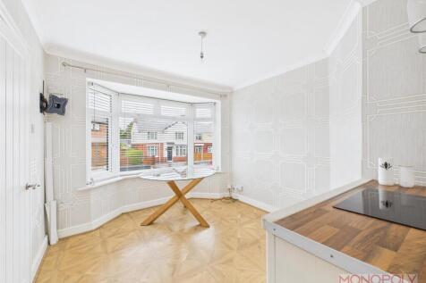 KITCHEN/ DINING ROOM