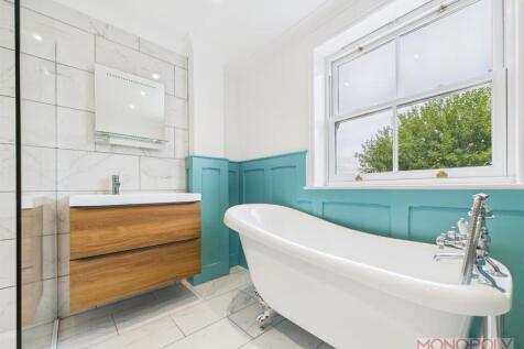 Principal Bathroom