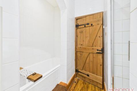 Bath Alcove
