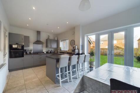OPEN PLAN KITCHEN/DINING/LIVING ROOM