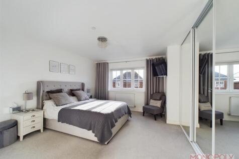 MAIN BEDROOM