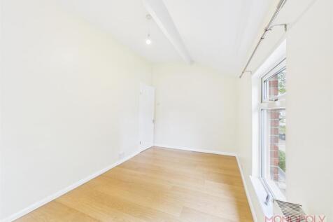 CAM04439G0-PR0157-STILL020.jpg