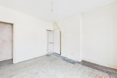 CAM04439G0-PR0165-STILL008.jpg