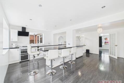 LIVING/KITCHEN AREA
