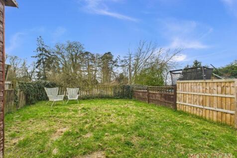 CAM01943G0-PR0411-STILL019.jpg