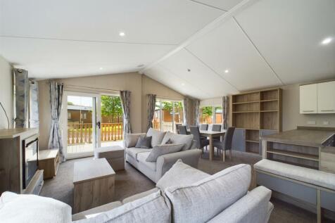 Lounge/Dining Area