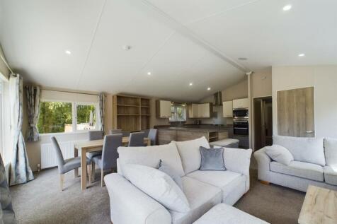 Lounge/Dining Area