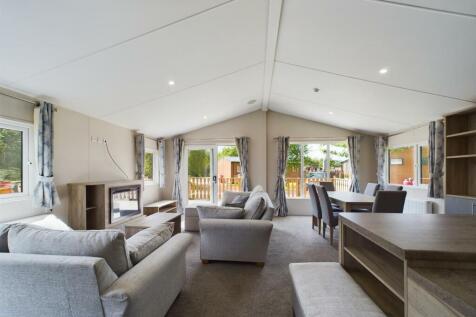 Lounge/Dining Area