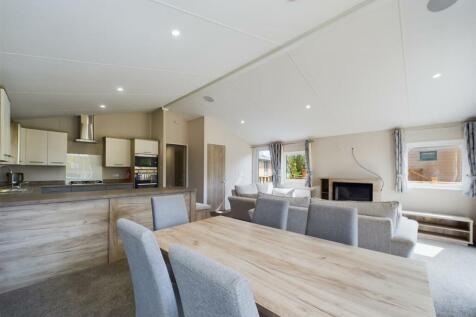 Lounge/Dining Area
