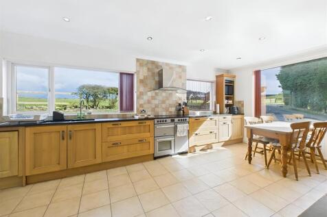 Kitchen 1.jpg