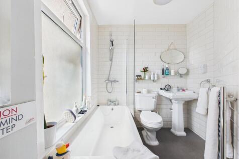 En-Suite Bathroom
