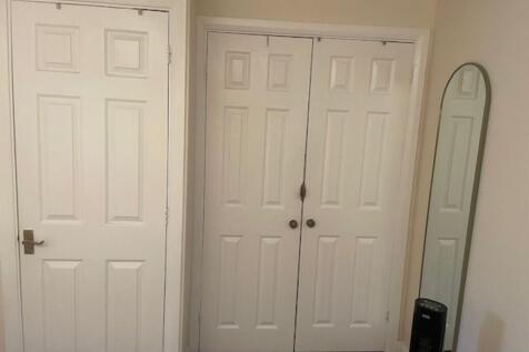 Bed 1 Wardrobes