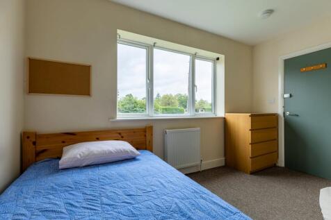 Bedroom 1 4.jpg