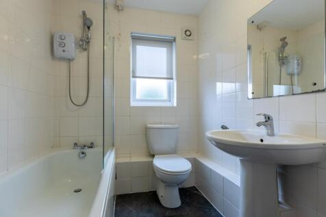 Top Floor Bathroom 2.jpg