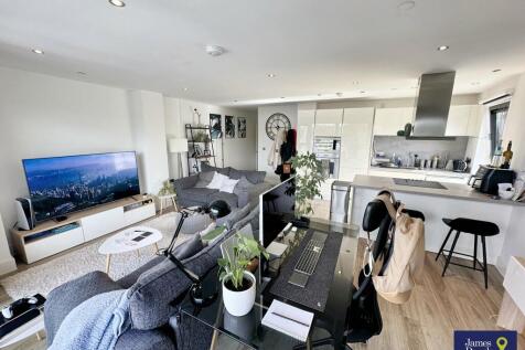 Lounge facing kitche