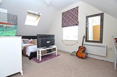 Bedroom 1 (2)