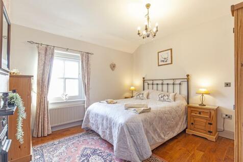 Bedroom 1-1.jpg
