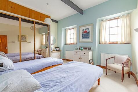 Bedroom 1-1.jpg