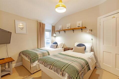 Bedroom 2-2.jpg