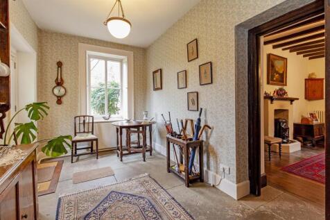 Entrance Hall-1.jpg