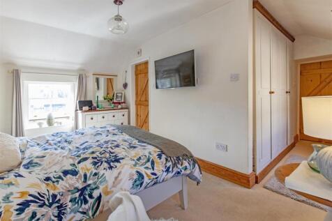 Bedroom 1-2.jpg