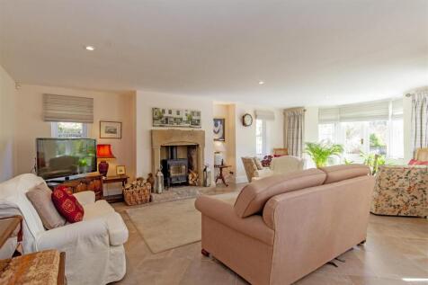 Reception Room-3.jpg