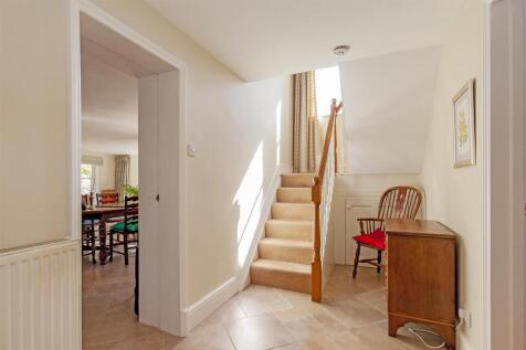 Entrance Hall-2.jpg
