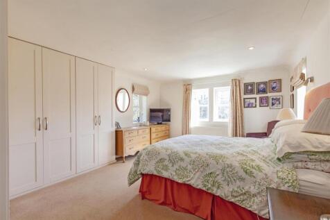 Bedroom 1-1.jpg