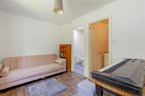 Family Room-2.jpg