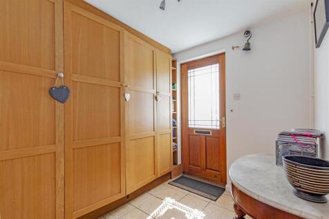 Entrance Hall-1.jpg