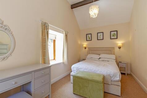 Bedroom 1-2.jpg