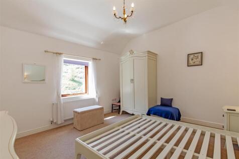 Bedroom 2-2.jpg