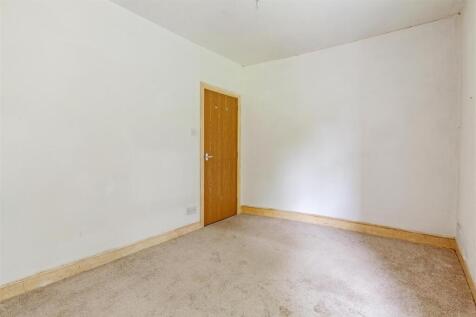 Bedroom 1-2.jpg