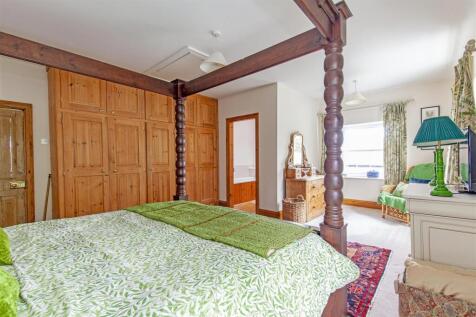 Bedroom 1-2.jpg