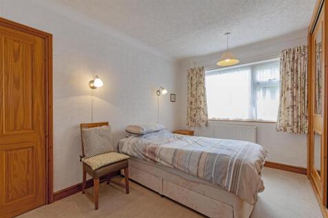 Bedroom 1-2.jpg
