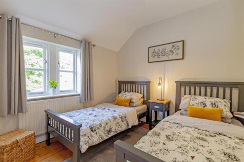 Bedroom 2-1.jpg